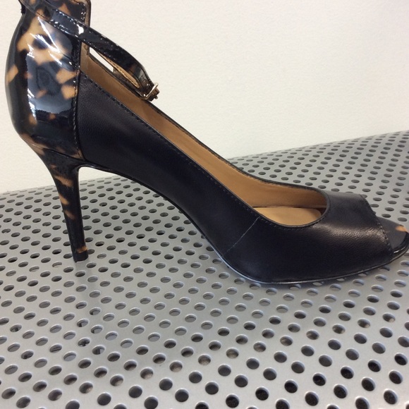 Ann Taylor Sandals - Picture 2 of 10